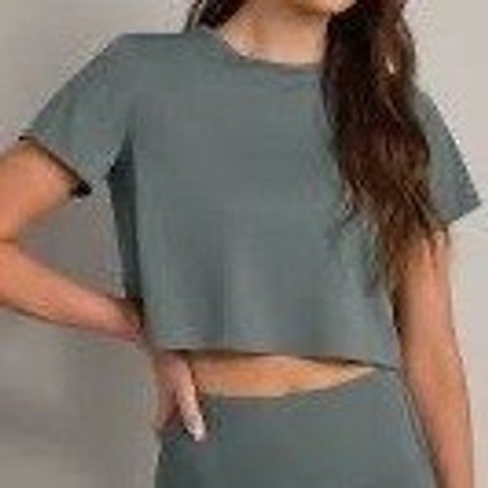 Rhone Serene Cropped Short Sleeve T-Shirt Green Athletic Top Women Medium NEW